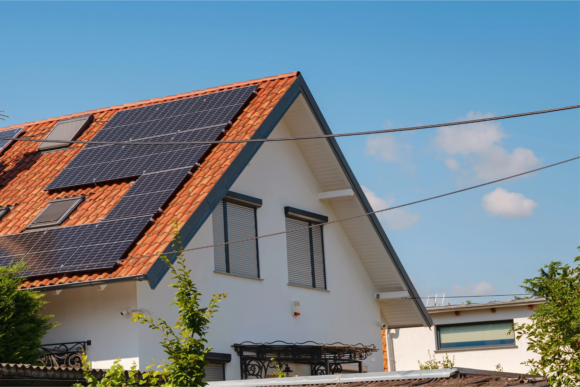 Panneaux solaires et pompe à chaleur installés par Énergies Nouvelles en Auvergne
